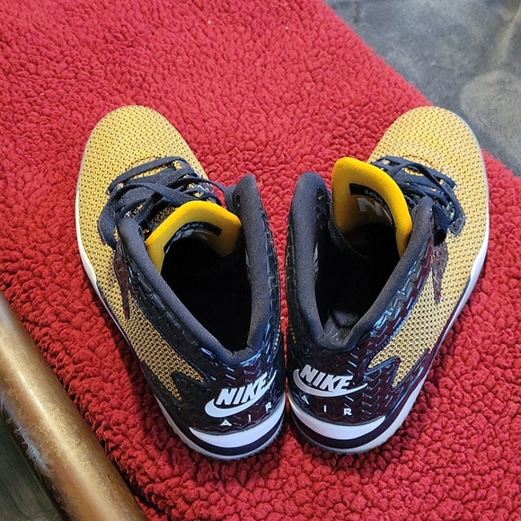 Hi Top runner NIKE AIR JORDONS YELLOW AND BLUE size 11 - Picture 1 of 3